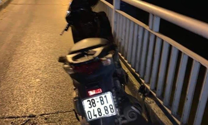 Vụ thầy giáo trẻ nghi nhảy cầu tự tử để lại xe máy SH: Thi thể có 3 viên đạn trên đầu