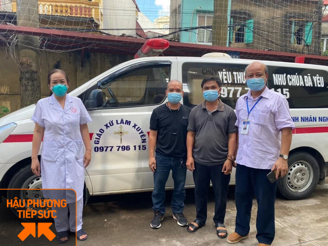 Trốn vợ con, 2 tài xế chạy xe cứu thương từ Nghệ An ra chi viện cho tâm dịch Bắc Giang - Ảnh 1.