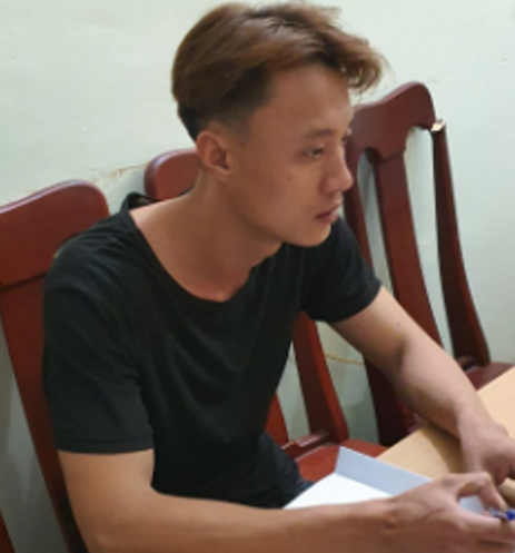 Hai nam thanh niên cướp ngân hàng ở Quảng Nam bằng lựu đạn làm giả từ lon bò húc - Ảnh 1.