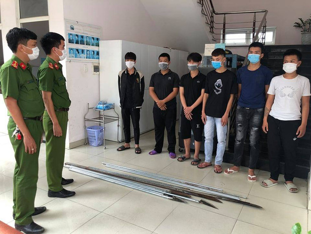 Hàng chục sửa nhi mang dao phóng lợn đi hỗn chiến - Ảnh 3.