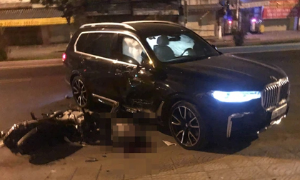 Ô tô BMW X7 đi lùi tông tử vong nam thanh niên chạy xe máy