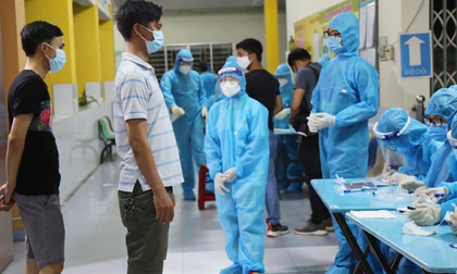 TP.HCM: Phát hiện 5 trường hợp dương tính SARS-CoV-2 sống ở tầng 6 của một khu nhà trọ tại quận Tân Bình
