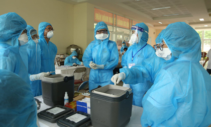 Người bán rau ở Hà Nội dương tính SARS-CoV-2, chưa rõ nguồn lây
