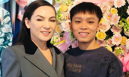 Nói về vấn đề tiền cát xê của Hồ Văn Cường, Phi Nhung khẳng định “toàn bộ sẽ được trao lại khi Hồ Văn Cường đủ 18 tuổi”