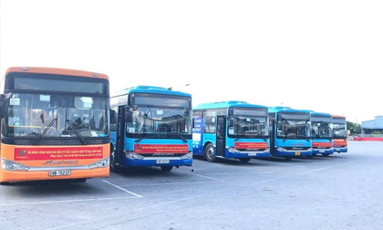 20 xe buýt đến tâm dịch Bắc Giang đón gần 290 người về Hà Nội