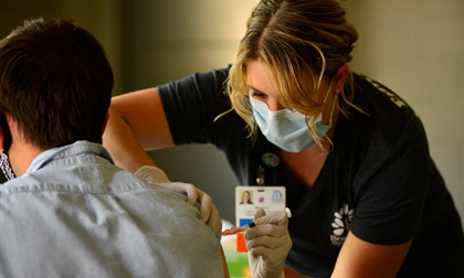 Hậu Covid-19: Bang đầu tiên ở Mỹ tiêm vaccine cho 80% dân số, cuộc sống gần như trở lại bình thường