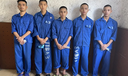 Khai quật tử thi thanh niên chôn cất đã 5 ngày ở Quảng Ninh, cảnh sát bắt khẩn cấp nhóm thanh niên