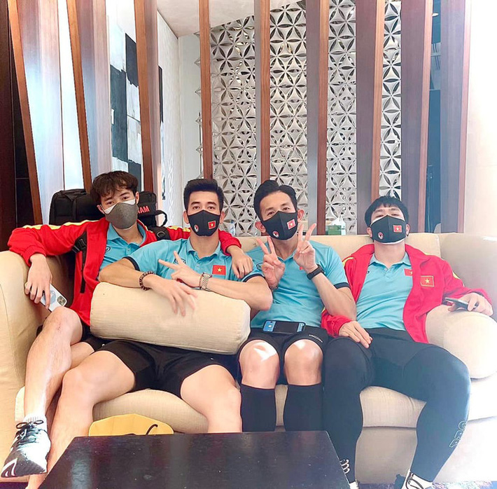 Điều kiện cách ly của tuyển Việt Nam: Đồ ăn người nhà gửi tới phải kiểm tra kĩ, đặt ship nhà hàng phải uy tín - Ảnh 1. Điều kiện cách ly của tuyển Việt Nam: Đồ ăn người nhà gửi tới phải kiểm tra kĩ, đặt ship nhà hàng phải uy tín - Ảnh 1.