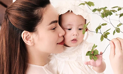 Hồ Ngọc Hà khoe ảnh cùng Lisa mà ai cũng xuýt xoa con gái xinh như thiên thần, lấn át cả nhan sắc của mẹ