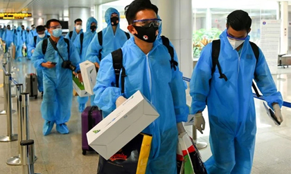 Trên chuyến bay chở đội tuyển bóng đá Việt Nam từ UAE về, có 2 người Việt mắc COVID-19
