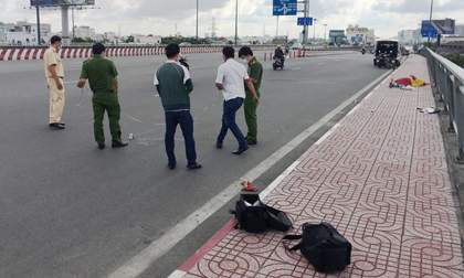 TP.HCM: Người đàn ông tử vong bất thường trên cầu Bình Lợi, mặt đường có vết cào xước