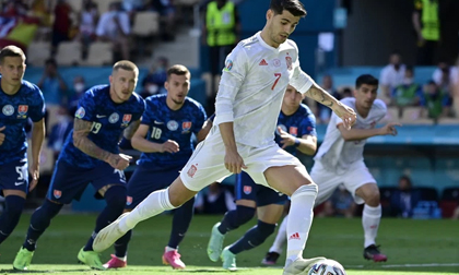 Morata đá hỏng 11m nhưng TBN vẫn đại thắng; Ba Lan bị loại dù Lewandowski ghi cú đúp