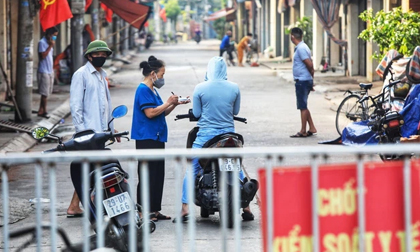 Hà Nội: Phát hiện 2 bố con mắc Covid-19, chưa rõ ai lây cho ai