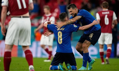 Kịch tính đến giây cuối, Italia vào tứ kết trong ngày đối phương bùng nổ 'không tưởng'