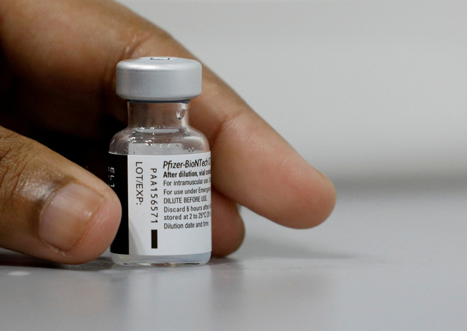 WHO: Tiêm hai liều vaccine COVID-19 vẫn cần đeo khẩu trang - Ảnh 2. WHO: Tiêm hai liều vaccine COVID-19 vẫn cần đeo khẩu trang - Ảnh 2.