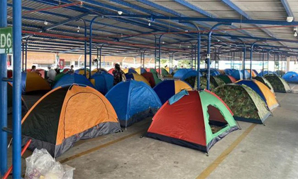 91 công nhân dương tính Covid-19, đưa đi cách ly tập trung không đủ chỗ, 16 người quay về ngủ lều