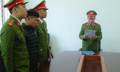 Bé gái bị thanh niên xâm hại, cảnh sát vào cuộc điều tra phát hiện cả cha ruột cũng từng đe dọa, giao cấu 4 lần