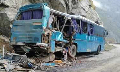 Pakistan: Xe buýt nổ tung lao xuống núi, 6 người TQ tử nạn, Bắc Kinh cảnh báo khẩn - Công dân bị tấn công!
