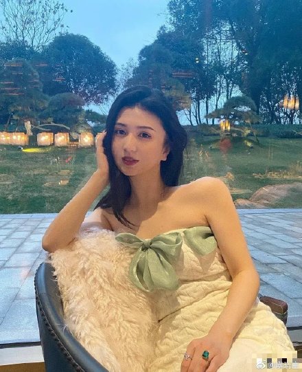 Hot girl Trung Quốc qua đời vì nhiễm trùng sau khi hút mỡ bụng - Ảnh 1.