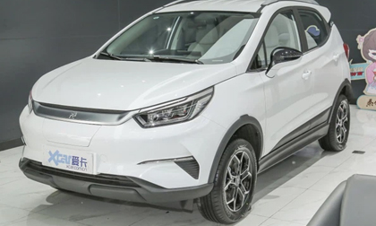 Ô tô điện sạc một lần đi 400km giá 288 triệu đồng vừa về đại lý, có gì 'hot'?