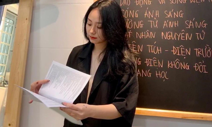 Chân dung nữ giáo viên nửa đêm dạy online có hàng chục nghìn người xem, nhiều cái tên nổi tiếng cũng theo dõi