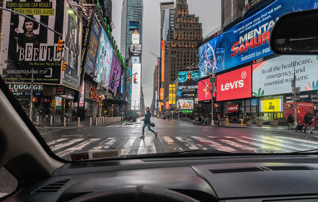 Delta khiến ca nhiễm Covid lan rộng, người New York đối diện với cơn ác mộng chết chóc của năm 2020 - Ảnh 2. Delta khiến ca nhiễm Covid lan rộng, người New York đối diện với cơn ác mộng chết chóc của năm 2020 - Ảnh 2.