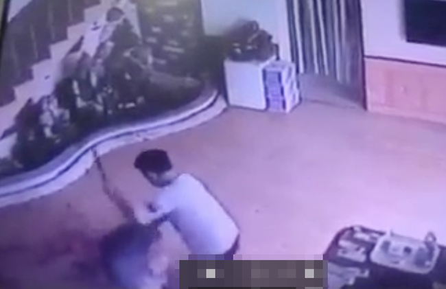 Ninh Bình: Người đàn ông chém phụ nữ kinh hoàng tại nhà nghỉ, không phải là công dân địa phương - Ảnh 1. Ninh Bình: Người đàn ông chém phụ nữ kinh hoàng tại nhà nghỉ, không phải là công dân địa phương - Ảnh 1.