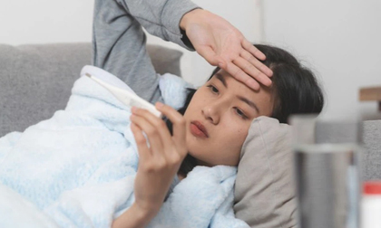 Tác dụng phụ phổ biến nhất sau khi tiêm vắc xin COVID-19: Nên làm gì cho nhanh hết?