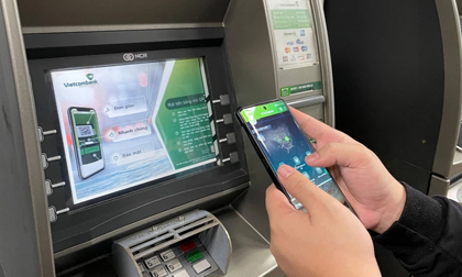 Hàng loạt ngân hàng miễn phí, giảm phí chuyển tiền online, rút tiền ATM, mức cụ thể ra sao?