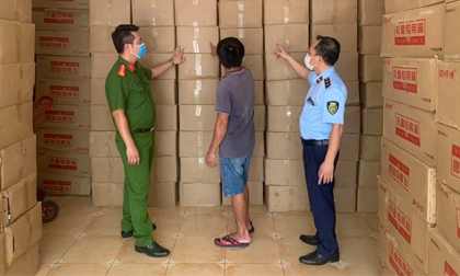 Hà Nội phát hiện bánh trung thu nhập lậu lớn nhất từ trước đến nay trên xe tải 'luồng xanh'