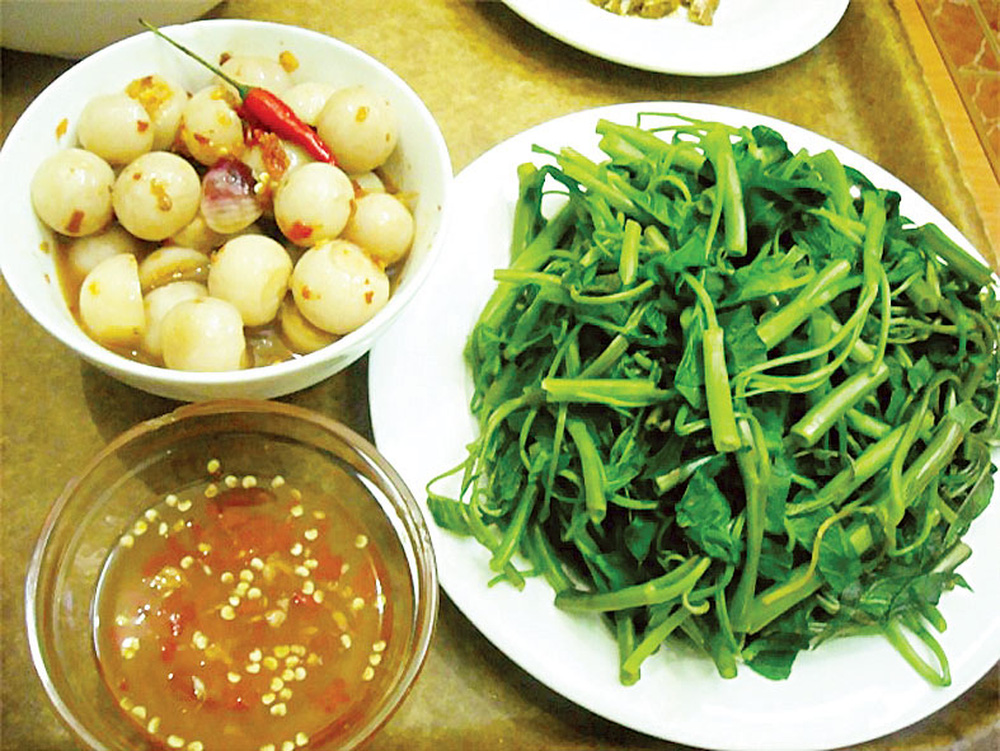 Thứ rau mọc hoang tại VN thành món siêu đắt đỏ ở nước ngoài: 50.000 đồng được 6 cọng rau muống? - Ảnh 1. Thứ rau mọc hoang tại VN thành món siêu đắt đỏ ở nước ngoài: 50.000 đồng được 6 cọng rau muống? - Ảnh 1.