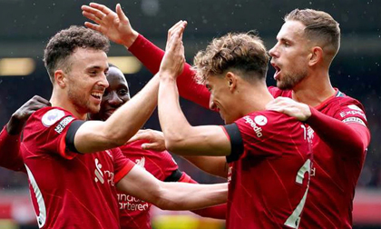 Salah 'tịt ngòi', Liverpool vẫn áp đảo toàn diện Burnley để leo lên ngôi đầu Premier League