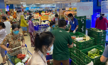 Từ ngày 23/8, toàn bộ người dân TP.HCM, kể cả 'vùng xanh' không tự đi mua thực phẩm, được 'đi chợ hộ' mỗi tuần 1 lần