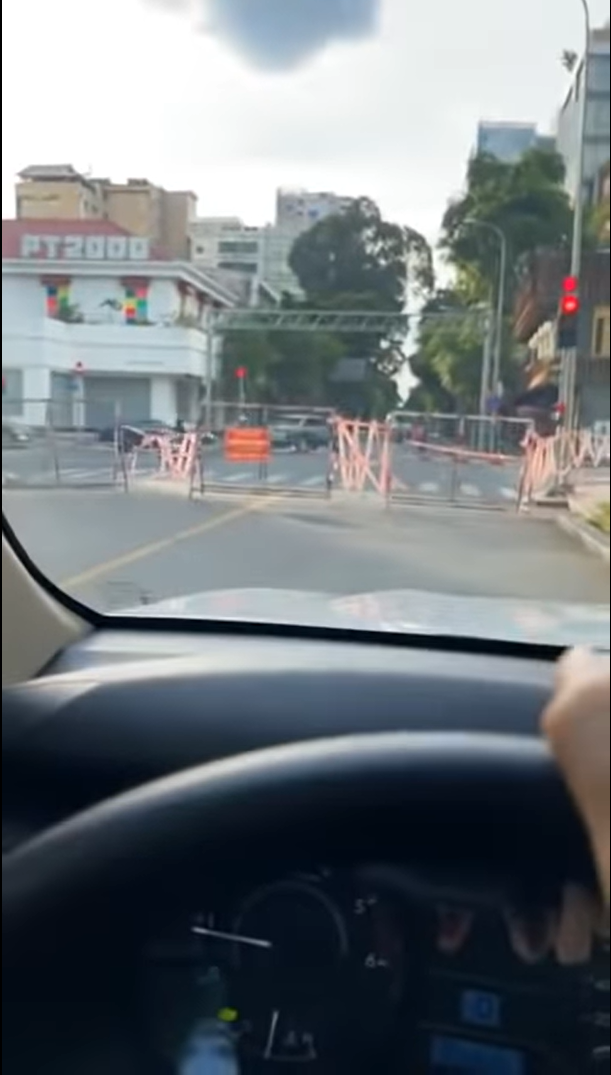 Không thể về nhà trước giờ giới nghiêm, MC Quyền Linh xin vào chùa ở nhờ - Ảnh 3.