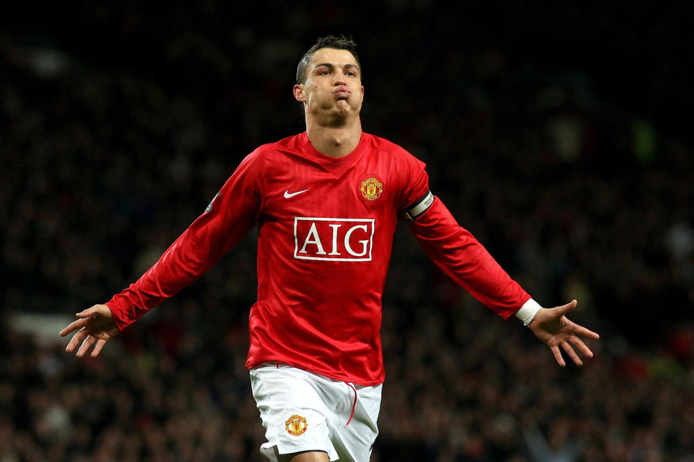 Cristiano Ronaldo trở lại Manchester United, trong cơn mưa vỗ về thanh xuân - Ảnh 3.
