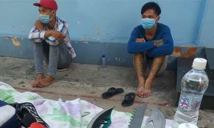 Phát hiện 2 thanh niên vác mã tấu và ma tuý đi lại trong khu vực bị 'khoá chặt, đông cứng' ở Bình Dương