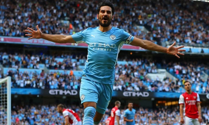 Bị 'nẫng tay trên' mất Ronaldo, Man City trút cơn giận lôi đình lên Arsenal tội nghiệp