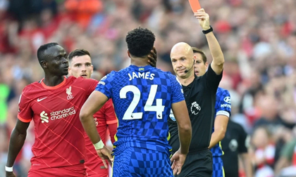 Lĩnh thẻ đỏ gây tranh cãi, Chelsea quật cường đứng vững trước 'cơn lốc đỏ' Liverpool