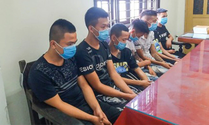 Tóm gọn nhóm cướp 'tuổi teen' chặn xe, dí dao vào cổ người đi đường để lấy điện thoại