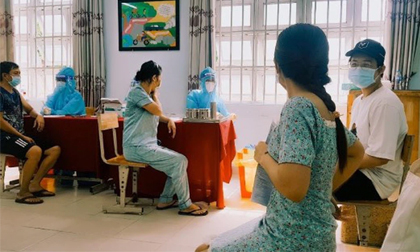 8 nguyên tắc 'nằm lòng' cho người đi tiêm vắc xin để tránh lây Covid-19 ở điểm tiêm