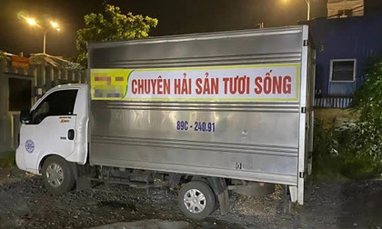 Lật tẩy 'bí mật' bên trong thùng phi chiếc xe tải chở hải sản tươi sống qua chốt kiểm dịch Covid-19