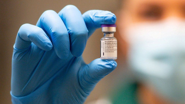 Vì sao vaccine Covid-19 cho trẻ em ở thế giới và Việt Nam lại triển khai lâu hơn so với người lớn? - Ảnh 1. Vì sao vaccine Covid-19 cho trẻ em ở thế giới và Việt Nam lại triển khai lâu hơn so với người lớn? - Ảnh 1.