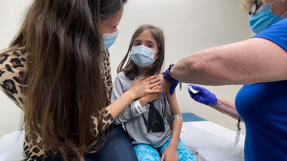 Vì sao vaccine Covid-19 cho trẻ em ở thế giới và Việt Nam lại triển khai lâu hơn so với người lớn? - Ảnh 2. Vì sao vaccine Covid-19 cho trẻ em ở thế giới và Việt Nam lại triển khai lâu hơn so với người lớn? - Ảnh 2.
