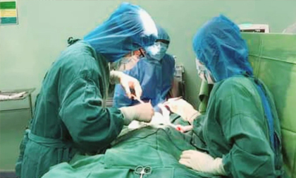 Bé 2 tuổi sang nhà hàng xóm chơi bị chó cắn nát vùng đầu, mặt