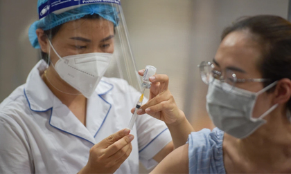 Tiêm đủ 2 mũi vắc xin đã đủ an toàn để đi lại? Chuyên gia phân tích điều mọi người cần phải biết