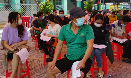 TP.HCM tăng tốc phủ vắc xin để tiến đến 'bình thường mới' sau ngày 15/9