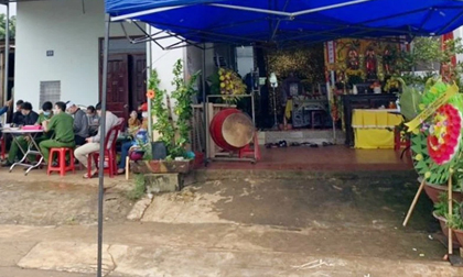 Chồng về nhà phát hiện vợ con chết trong tư thế treo cổ: Nhận định nguyên nhân ban đầu
