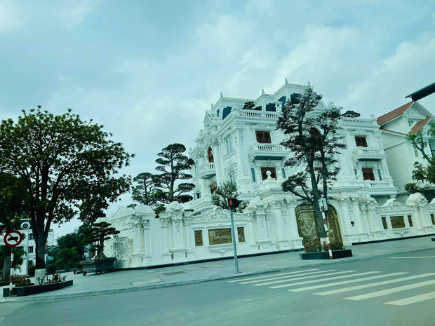 Lâu đài hoành tráng bậc nhất Hải Phòng của đại gia xăng dầu Ngô Văn Phát đáng giá bao nhiêu? - Ảnh 4. Lâu đài hoành tráng bậc nhất Hải Phòng của đại gia xăng dầu Ngô Văn Phát đáng giá bao nhiêu? - Ảnh 4.