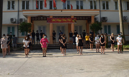Bất chất dịch Covd-19, 41 'nam thanh nữ tú' tụ tập hát karaoke, sử dụng ma tuý