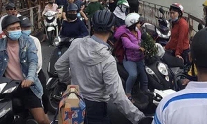 Quảng Nam: Đâm vợ 2 nhát dao vào ngực, người đàn ông chạy thẳng xe ra cầu gieo mình xuống